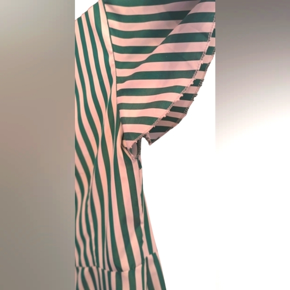 EUC SHEIN green/white ruffle hem cap flutter sleeve hidden white back zipper - Picture 13 of 14